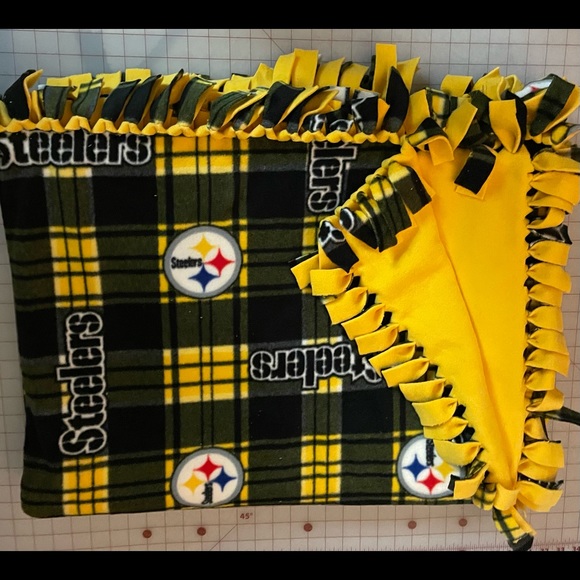 Brand New-No Sew/No Tie Blanket